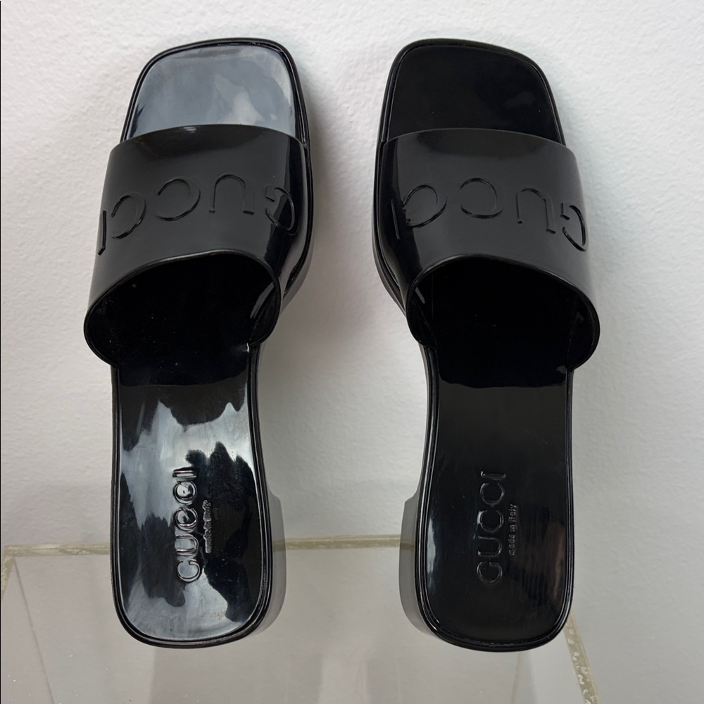 Excellent Gucci Women's Glossy Embossed Black Mules size 10 bottoms unworn
